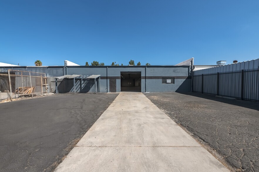 More Photos Of 19340 Londelius St, Northridge Warehouse For Sale