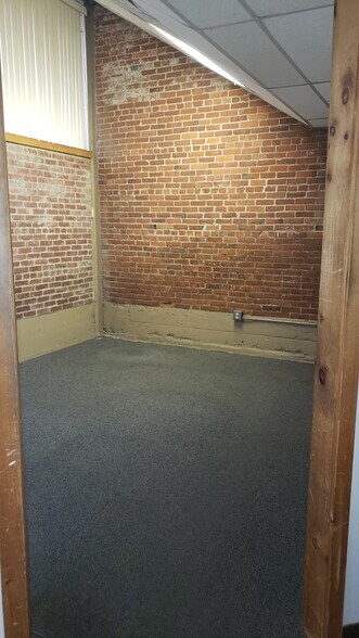 More Photos Of 51-55 Lake St, Nashua Light Manufacturing For Sale