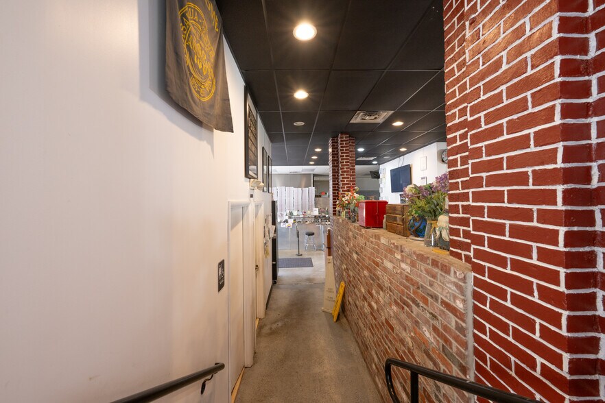 More Photos Of 601 Front St, Catasauqua Restaurant For Sale