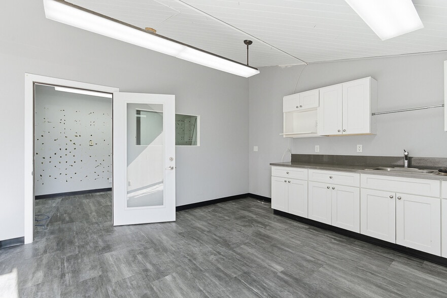 More Photos Of 2943-2947 Foothill Blvd, La Crescenta Medical For Lease