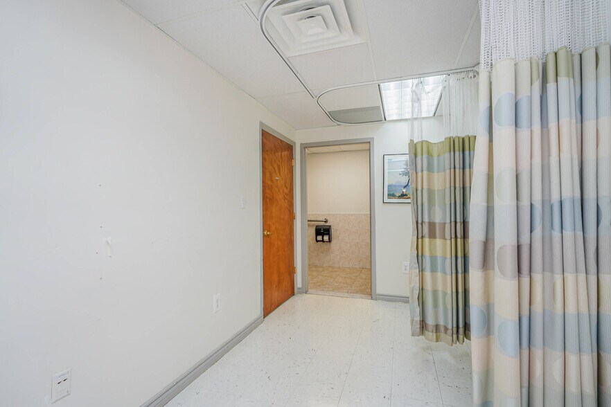More Photos Of 3041 Avenue U, Brooklyn Medical For Lease