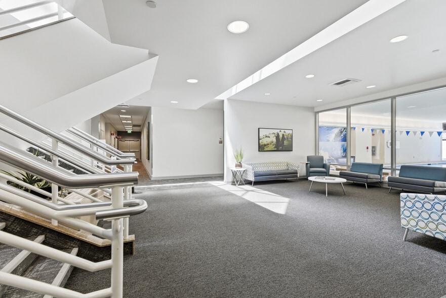 More Photos Of 24525 Town Center Dr, Valencia Parking Garage For Sale