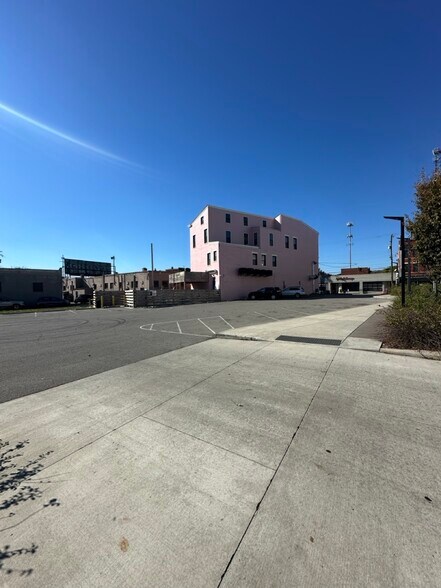 More Photos Of 4024 Hamilton Ave, Cincinnati Freestanding For Lease