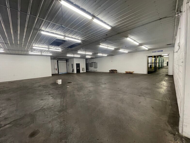 More Photos Of 113 W South St, Lincoln Warehouse For Lease