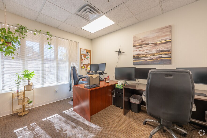 More Photos Of 4496 S Pecos Rd, Las Vegas Office For Sale