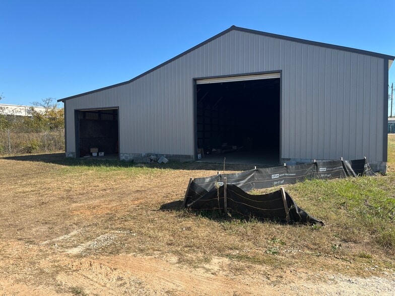 More Photos Of 4200 Maysville Rd, Commerce Light Distribution For Lease