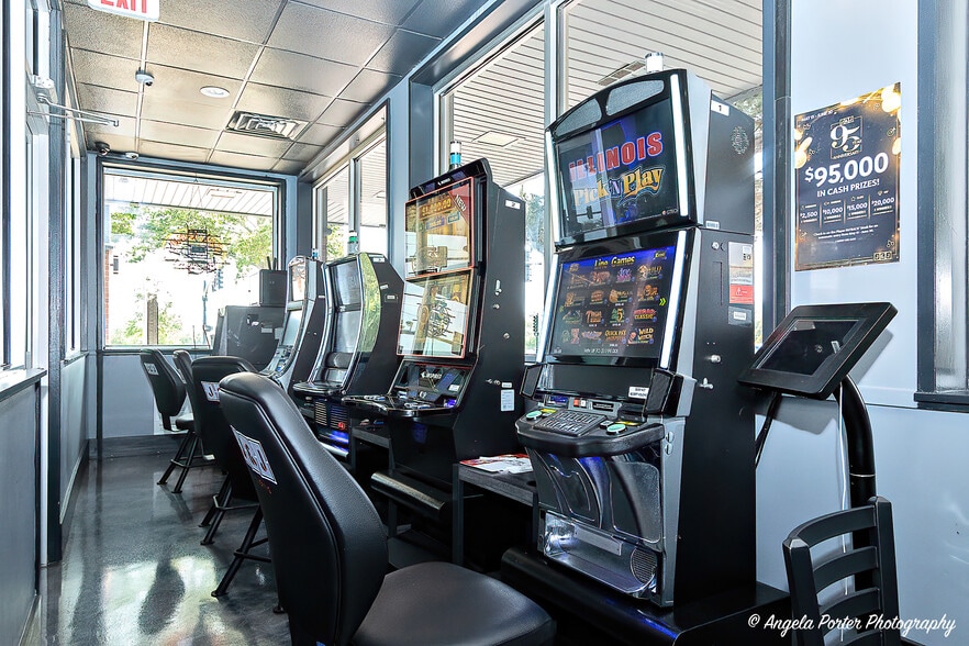 More Photos Of 1440 Grand Ave, Lindenhurst Restaurant For Sale