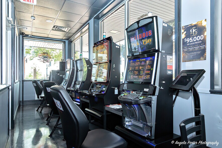 More Photos Of 1440 Grand Ave, Lindenhurst Restaurant For Sale