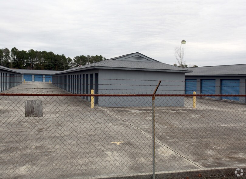 More Photos Of 212 Center St, Jacksonville Self Storage For Lease