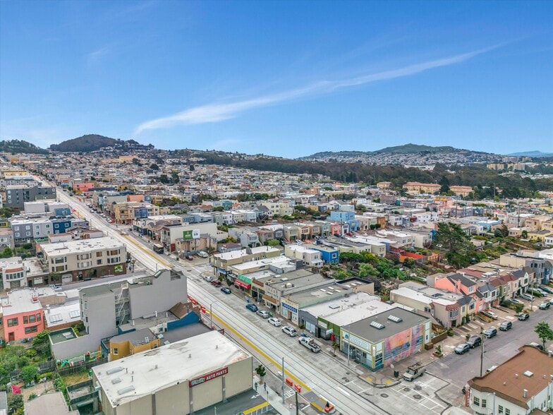 More Photos Of 2143-2145 Taraval St, San Francisco Veterinarian Kennel For Sale