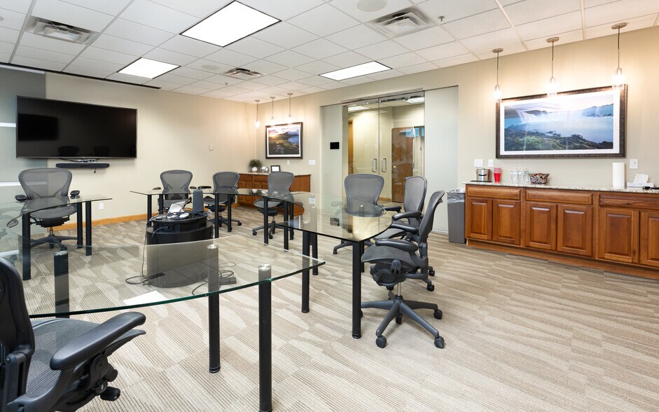More Photos Of 15475 Gleneagle Dr, Colorado Springs Office For Sale