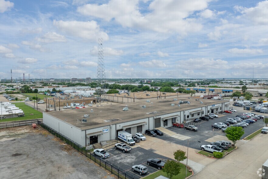 More Photos Of 833 111th St, Arlington Distribution For Lease