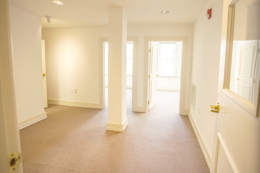 More Photos Of 5 S Market St, Frederick Storefront Retail Office For Lease