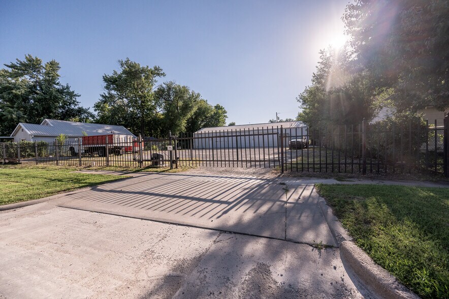 More Photos Of 621 Star st, El Dorado Warehouse For Sale