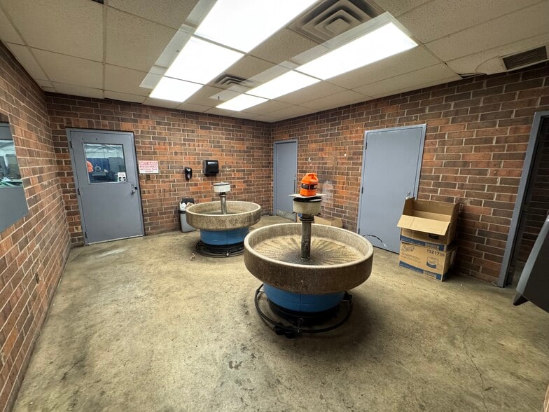 More Photos Of 2300 Michigan St, Hammond Warehouse For Lease