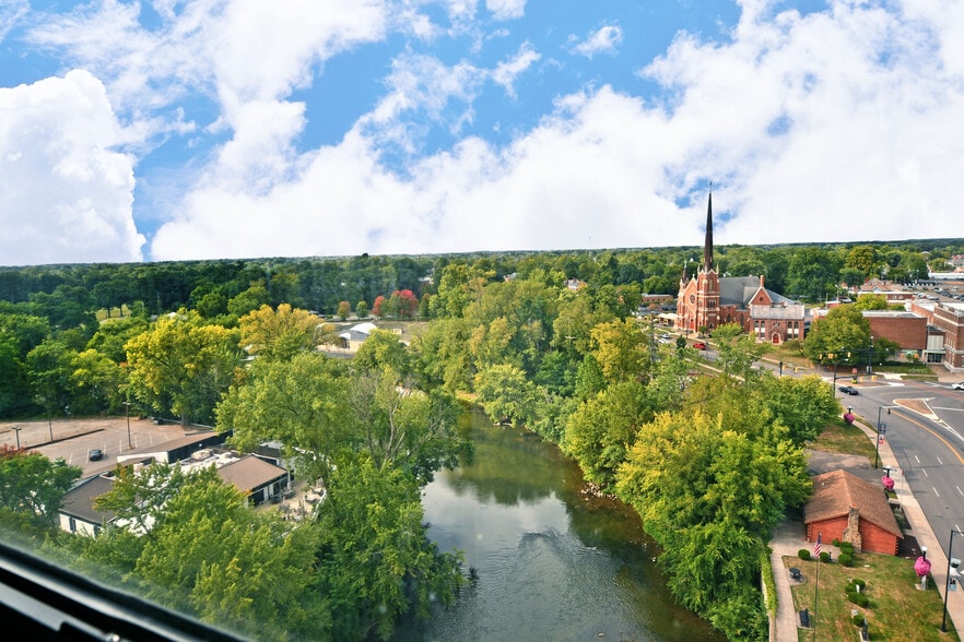 More Photos Of 108 Main Ave SW, Warren Office Residential For Lease