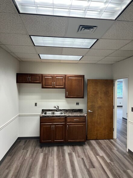 More Photos Of 55 Harristown Rd, Glen Rock Medical For Lease