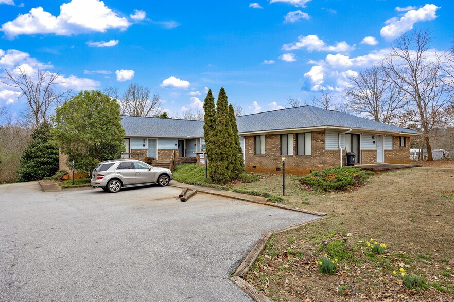 More Photos Of 1 Shagbark Ln, Seneca Apartments For Sale