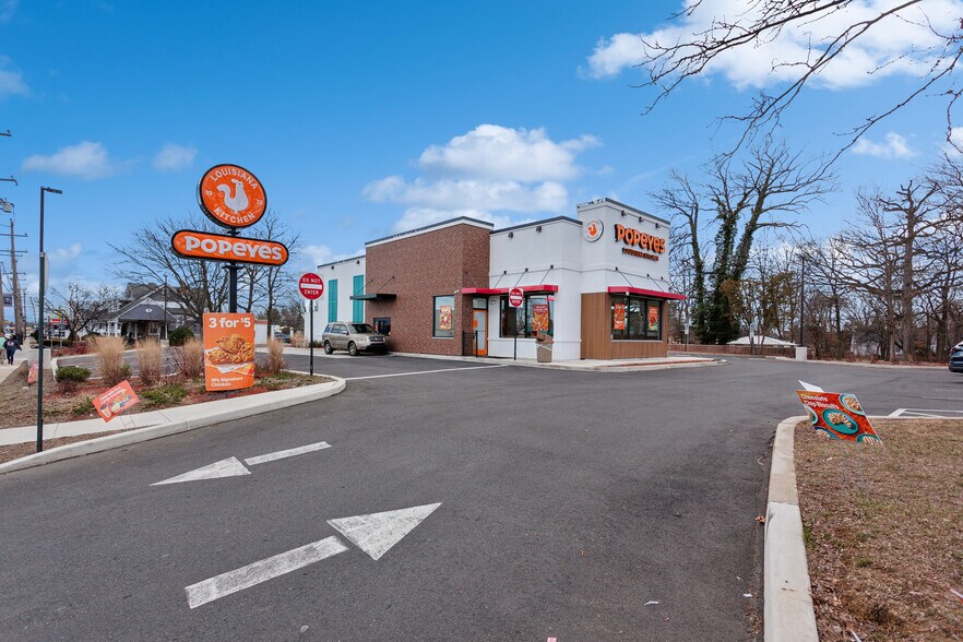 More Photos Of 4236 Edgmont Ave, Brookhaven Restaurant For Sale