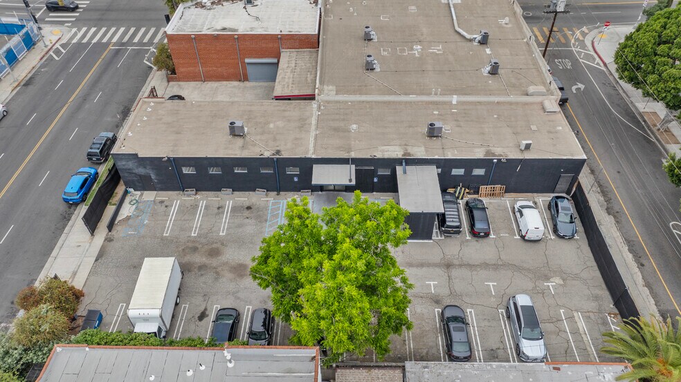 More Photos Of 1604 Venice Blvd, Los Angeles Showroom For Lease