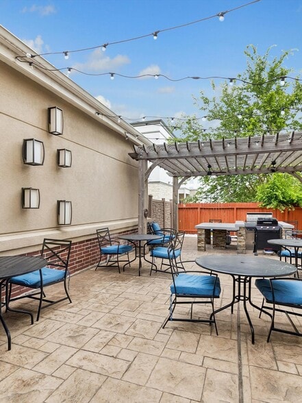 More Photos Of 1340 N Sam Houston Pky E, Houston Hotel For Sale