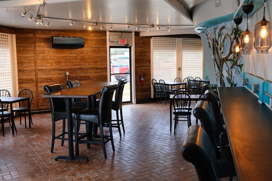 More Photos Of 5804 54th Ave N, Kenneth City Restaurant For Lease