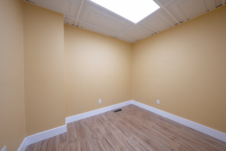 More Photos Of 1095 W Huron St, Waterford Medical For Sale