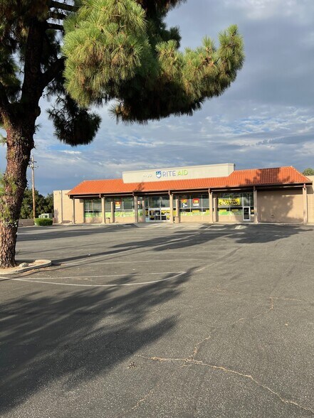 Primary Photo Of 2424 Spring St, Paso Robles Drugstore For Lease