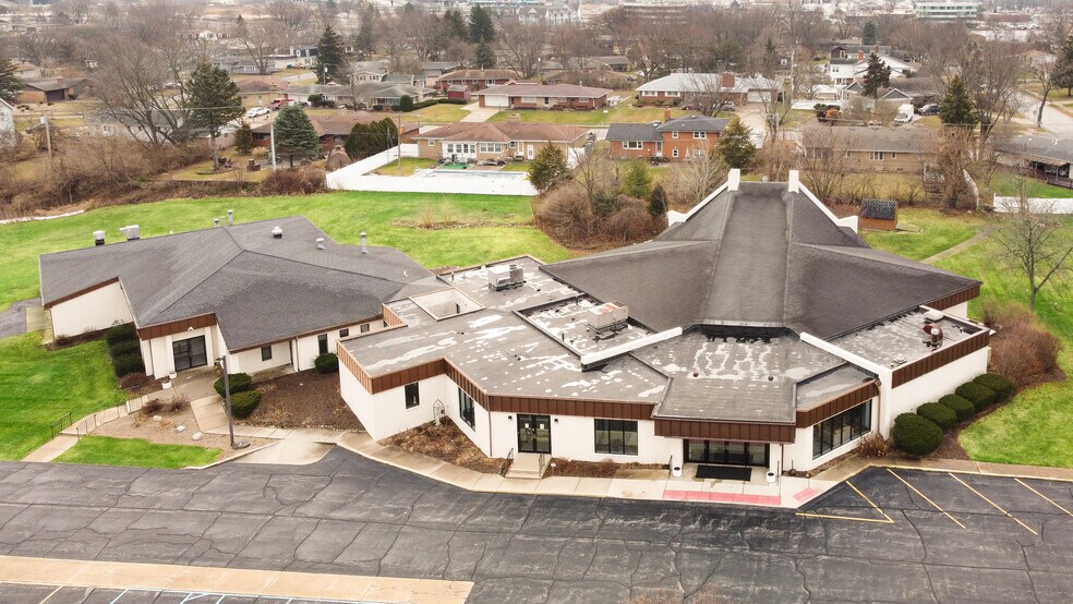 7727 Massachusetts St, Merrillville, IN 46410