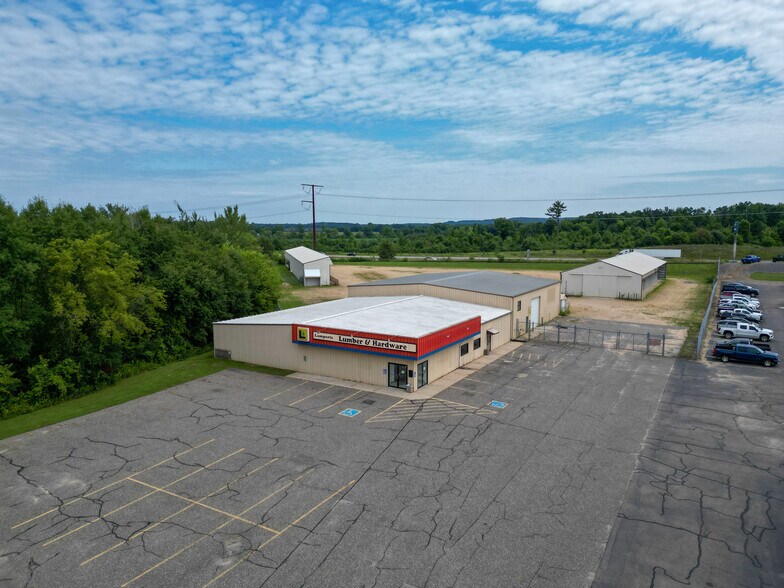More Photos Of 804 N Union St, Mauston Freestanding For Lease