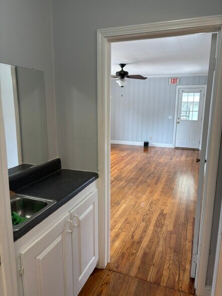 More Photos Of 202 Carolina Ave, Moncks Corner Office For Sale
