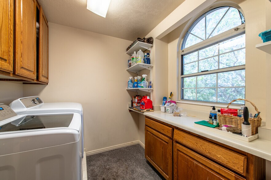 More Photos Of 29 Canyon View Dr, Springdale Hospitality For Sale