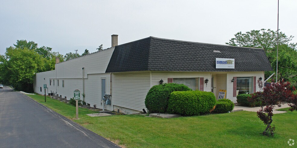 More Photos Of 13000 W Bluemound Rd, Elm Grove Medical For Lease