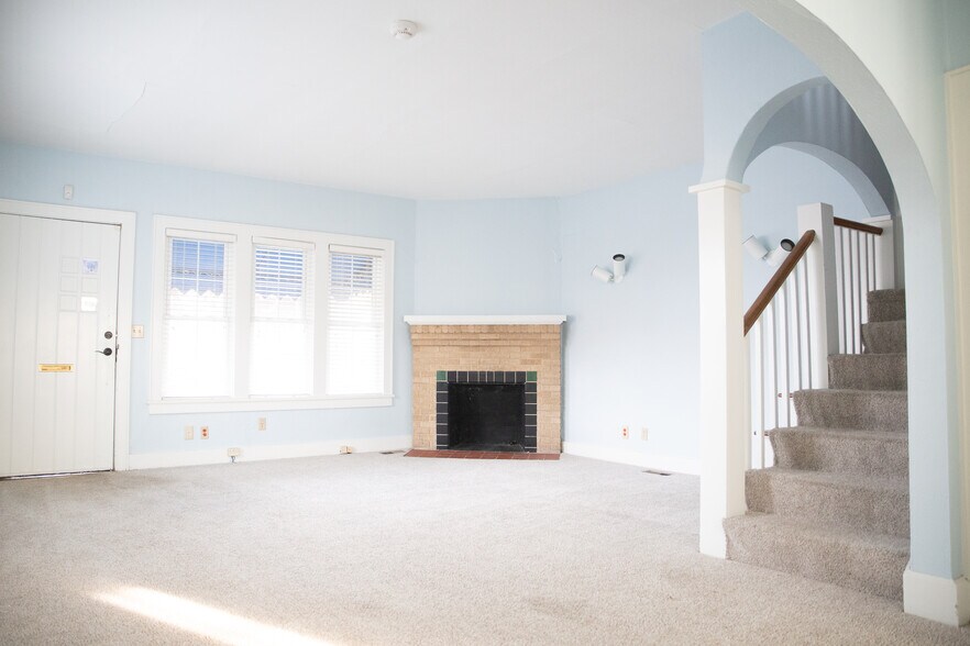 More Photos Of 355 N College Ave, Fayetteville Office For Sale