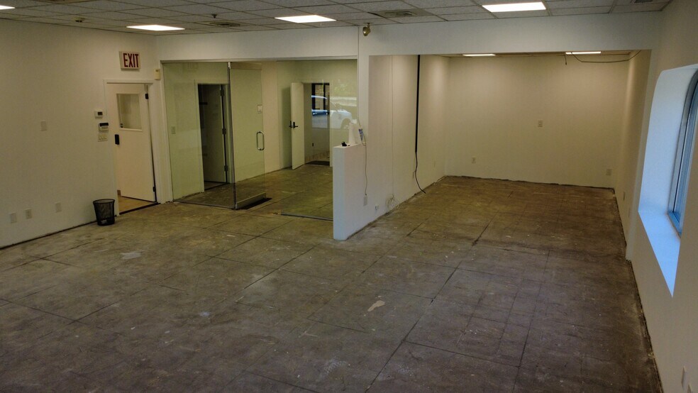 More Photos Of 28 Old Dock Rd, Yaphank Warehouse For Sale