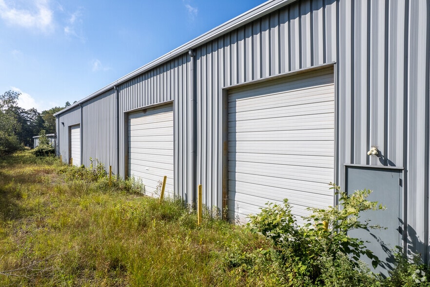 More Photos Of 166 Foster Ave, Freeland Warehouse For Lease