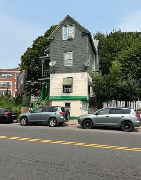 Primary Photo Of 807 E Main St, Waterbury Apartments For Sale