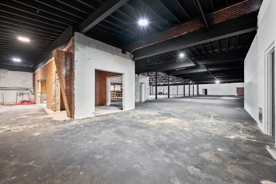 More Photos Of 969 Dixie Hwy, Rossford General Retail For Sale