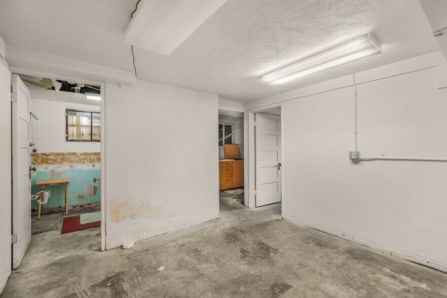 More Photos Of 233 SE 4th St, Pendleton Restaurant For Sale