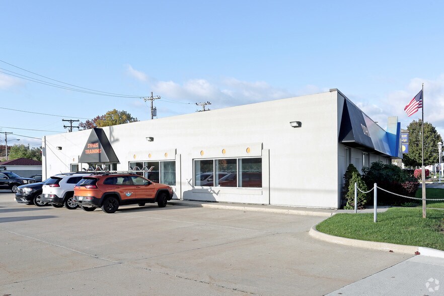More Photos Of 20010-20012 E 9 Mile Rd, Saint Clair Shores Freestanding For Lease