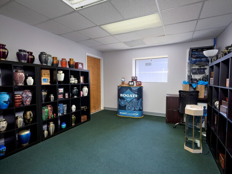 More Photos Of 2229 Whitfield Park Dr, Sarasota Warehouse For Sale