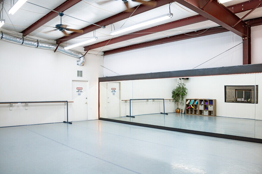 More Photos Of 409 Rayford Rd, Spring Freestanding For Sale