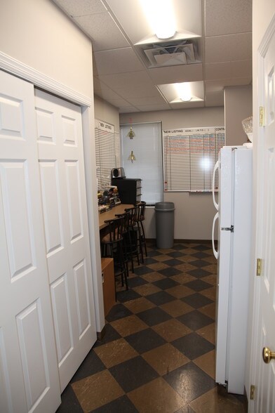 More Photos Of 996 W Jericho Tpke, Smithtown Office For Lease