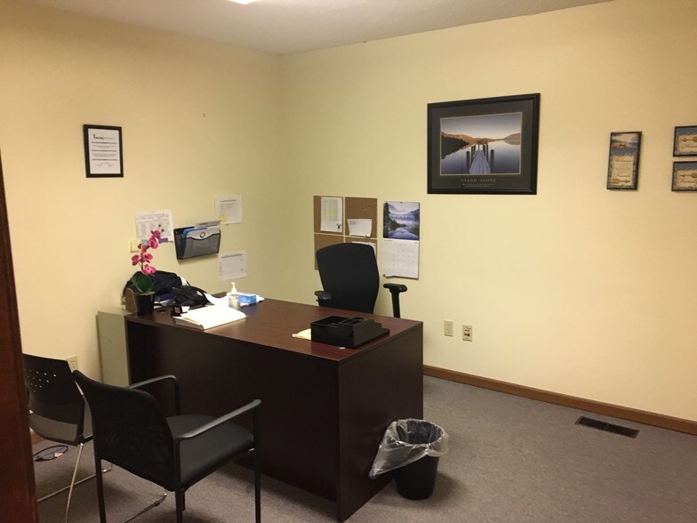 More Photos Of 1131 E Broad St, Elyria Medical For Lease