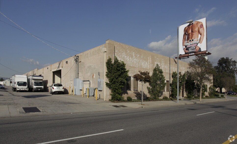 More Photos Of 11131-11135 Vanowen St, North Hollywood Warehouse For Lease