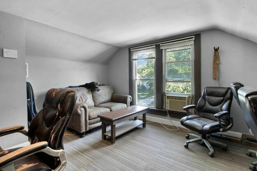 More Photos Of 10620 Bellefontaine St, Carmel Office For Sale
