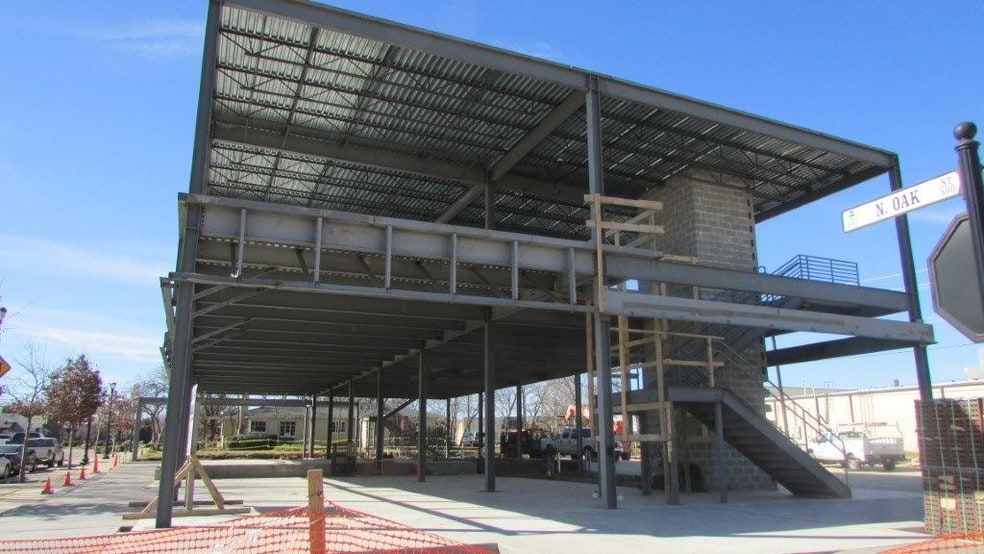 More Photos Of 409 N Oak St, Roanoke Storefront Retail Office For Lease