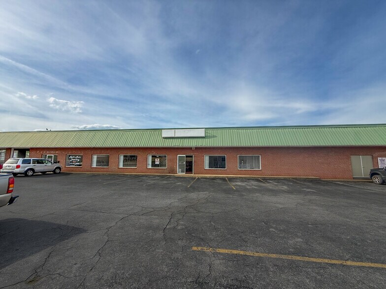 More Photos Of 1315 W State St, Bristol Office For Lease