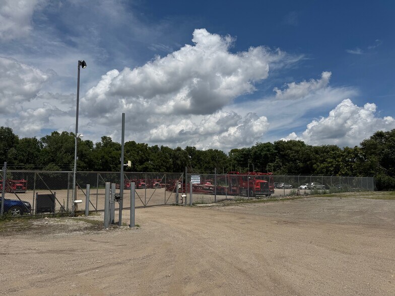 More Photos Of 1217 Channahon Rd, Rockdale Warehouse For Lease