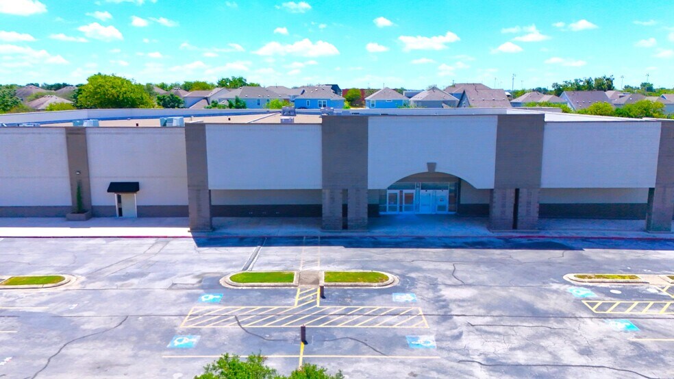 More Photos Of 15130 Nacogdoches Rd, San Antonio Freestanding For Sale